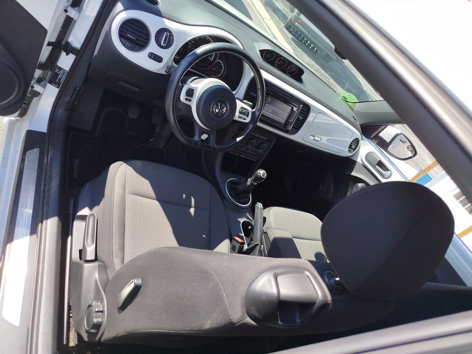 VOLKSWAGEN Beetle 1.2