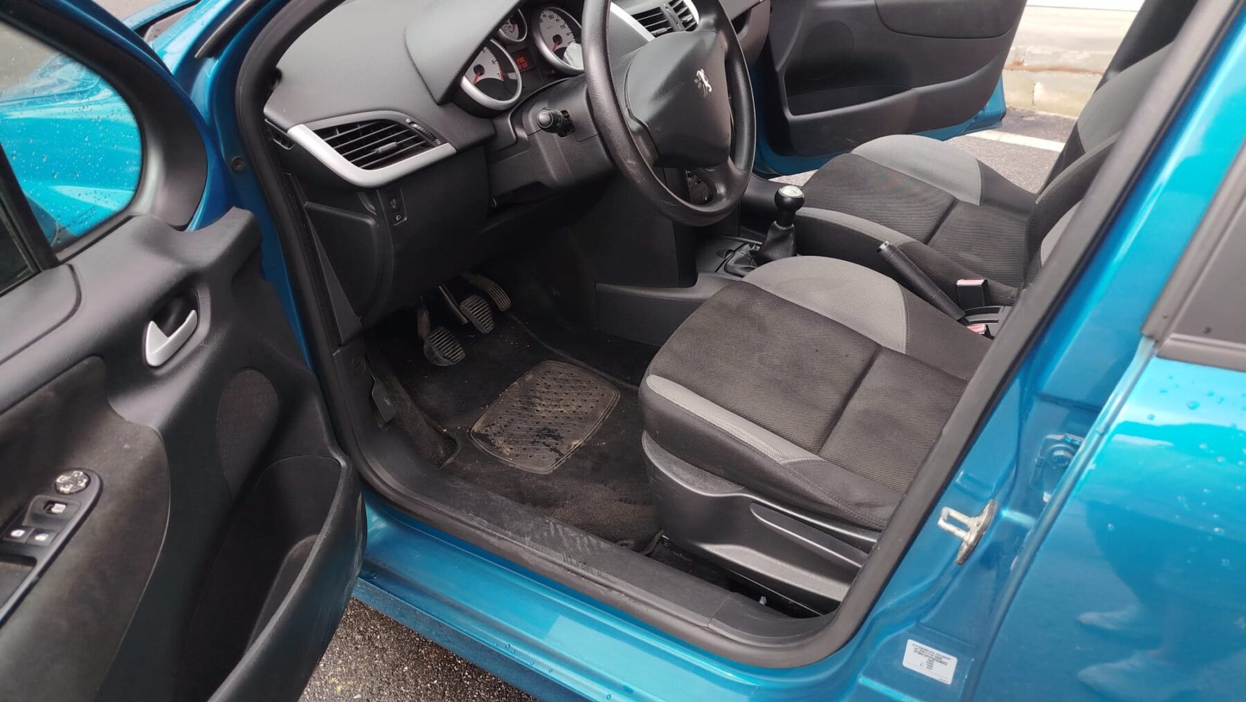 PEUGEOT 207 1.4 gasolina