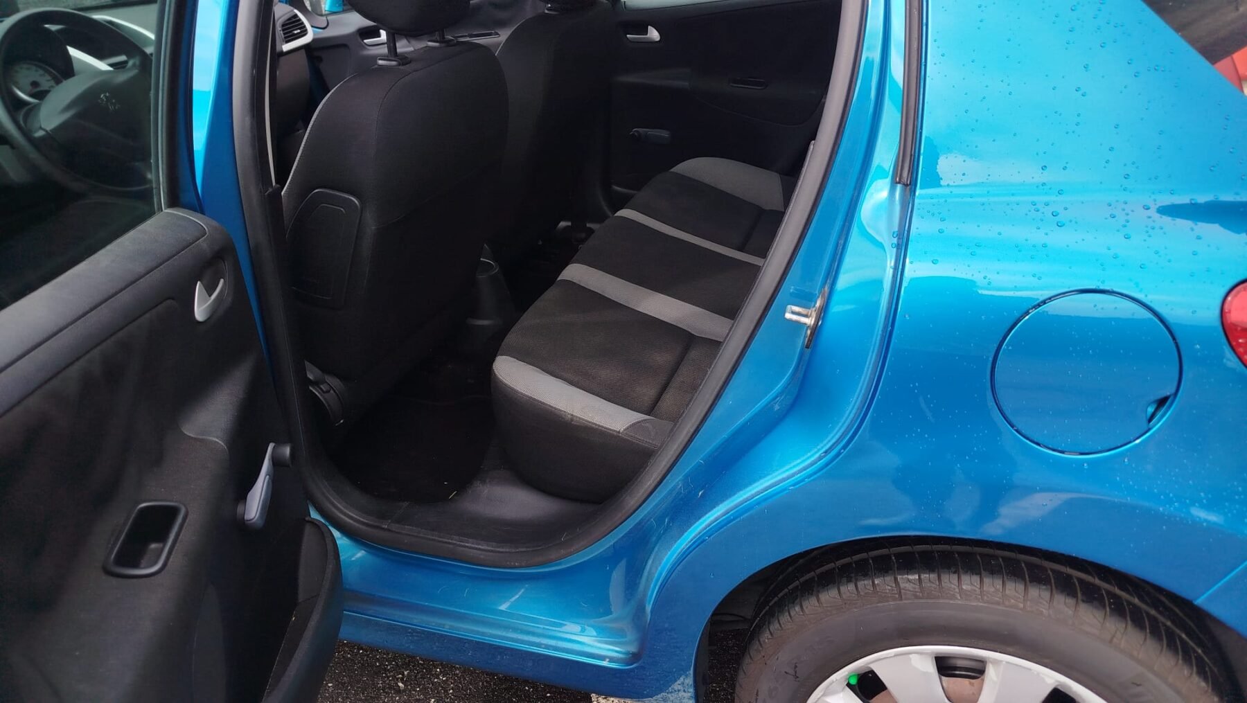 PEUGEOT 207 1.4 gasolina