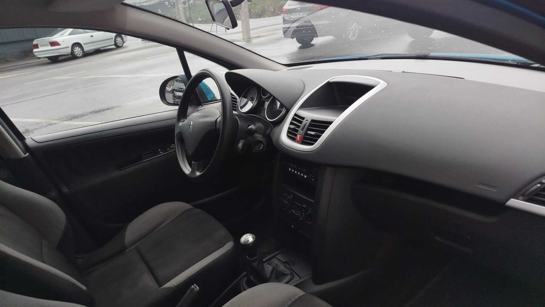 PEUGEOT 207 1.4 gasolina