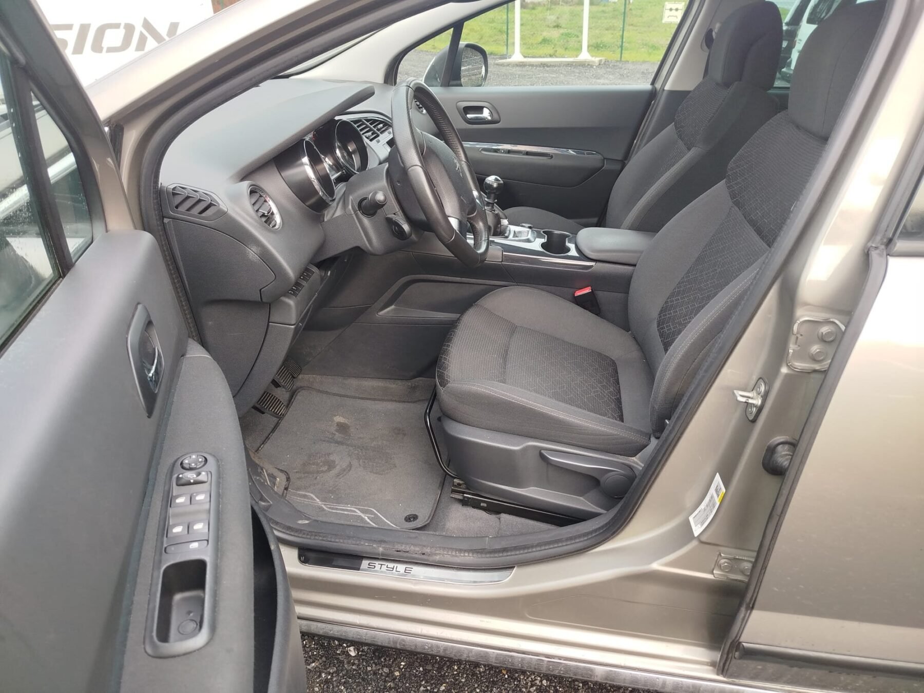 PEUGEOT 3008 1.6 HDI STYLE
