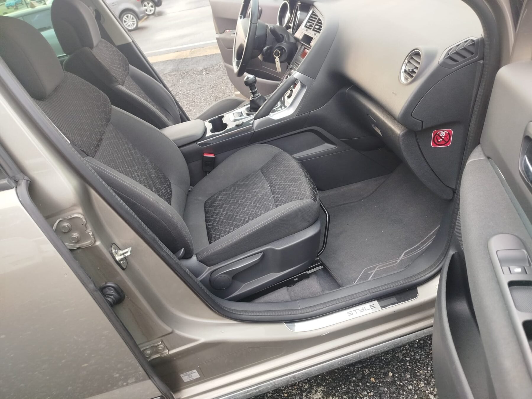 PEUGEOT 3008 1.6 HDI STYLE